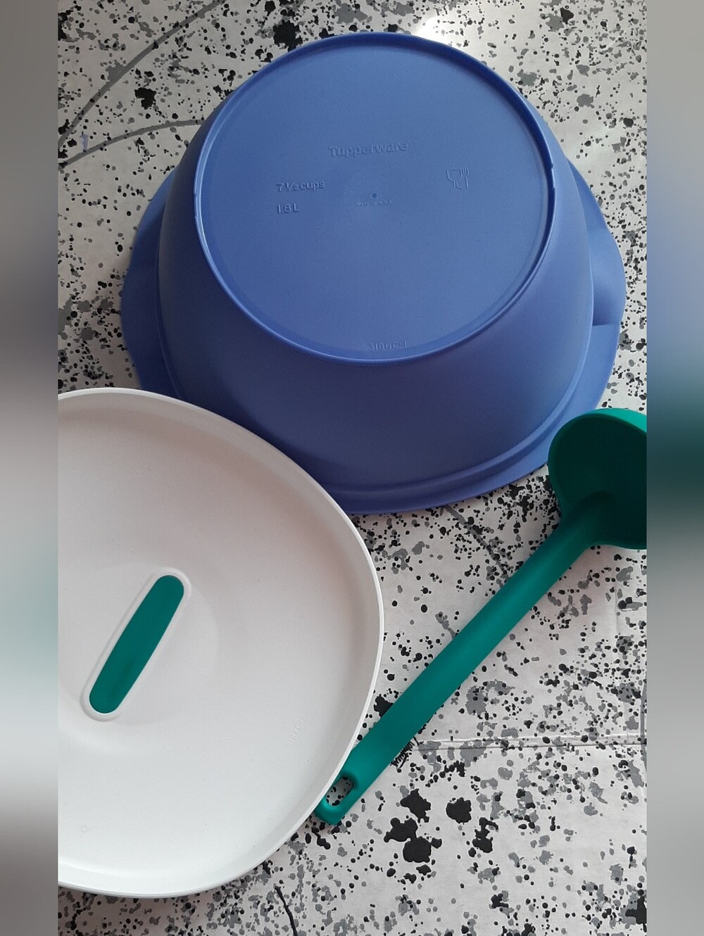 Tupperware Serving Set With Ladle - Picture 6 of 7